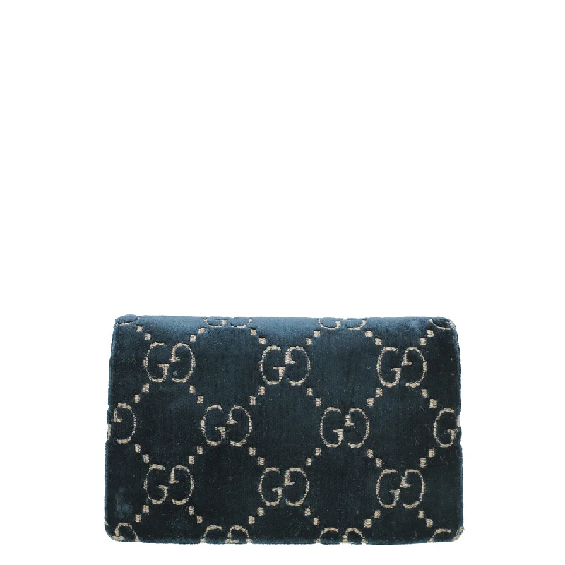 Women Gucci bags with a magnetic snap closure for easy accessGucci Navy Blue Velvet Dionysus Super Mini Bag