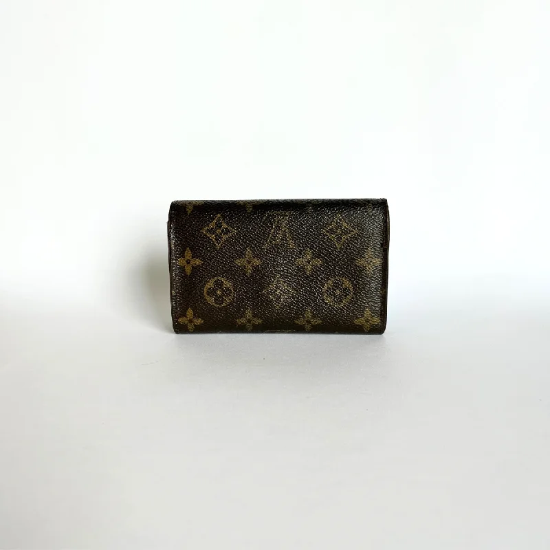 Louis Vuitton Alma bags with a detachable shoulder strap for versatilityLouis Vuitton Medium wallet in Monogram Canvas