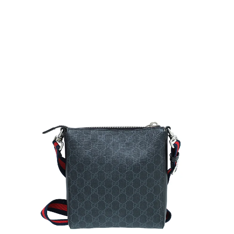 Women Gucci bags with a snap - button closure and a decorative charmGucci Bicolor GG Supreme Small Messenger Bag