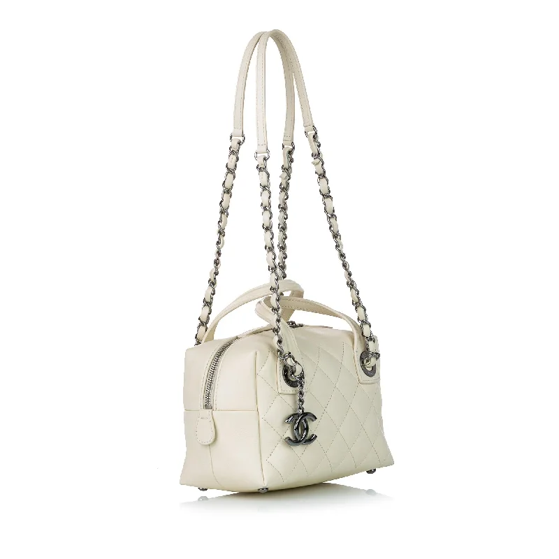 Chanel Lightweight Handbag for Daily ErrandsChanel Matelasse Lambskin Leather Satchel (31360)