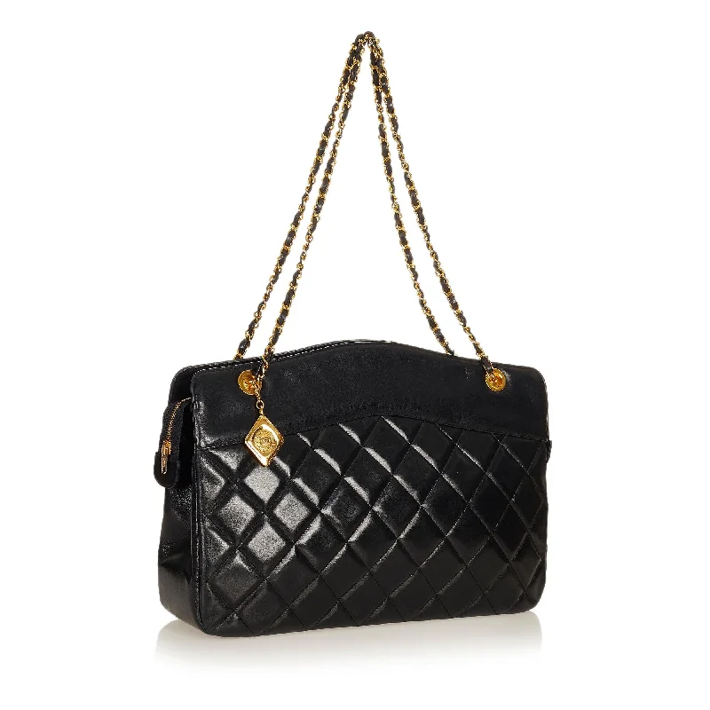 Chanel bags for the minimalist fashionChanel Matelasse Lambskin Leather Shoulder Bag (26964)