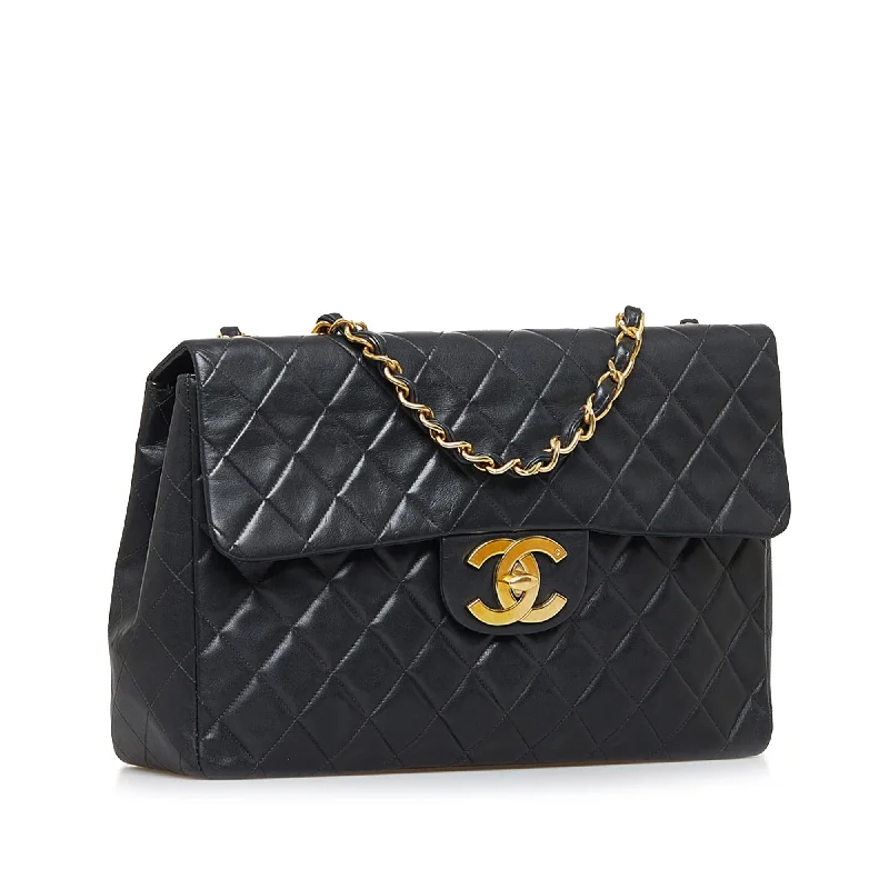 Chanel bags with modern touchesChanel Maxi Classic Lambskin Single Flap (bNolFY)