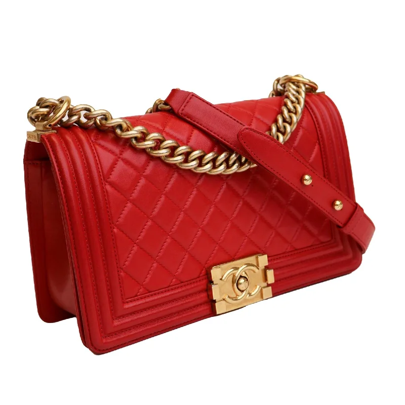 Chanel bags for the minimalist fashionChanel Medium Boy Flap Bag (5hHM2a)