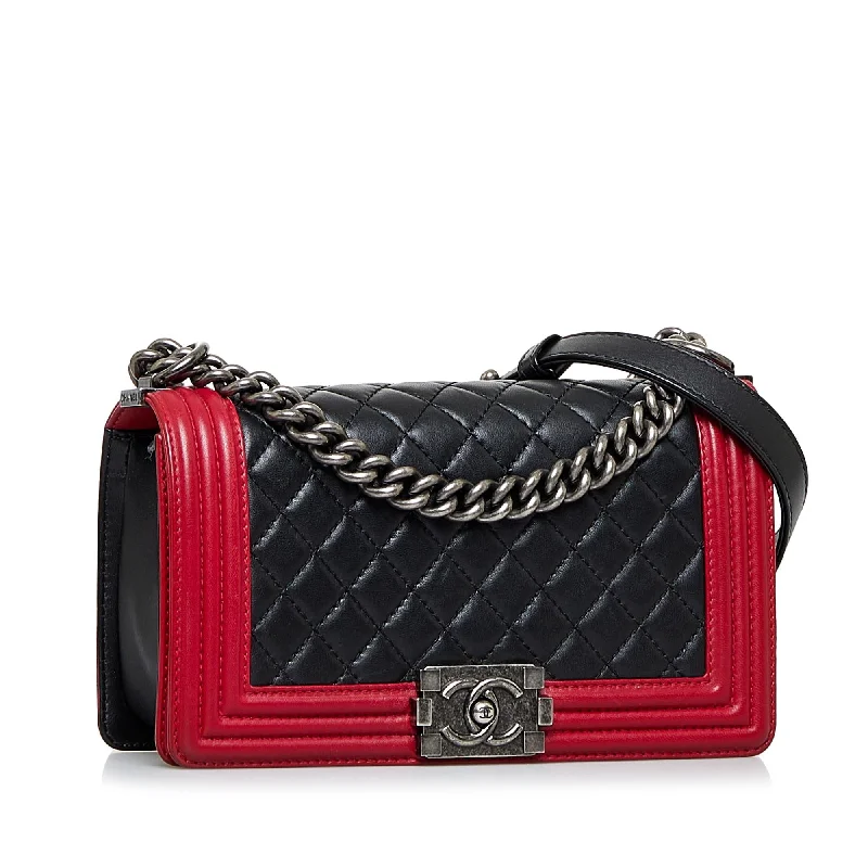 Chanel bags with exclusive seasonal releasesChanel Medium Boy Flap Bicolor (YPDEYl)