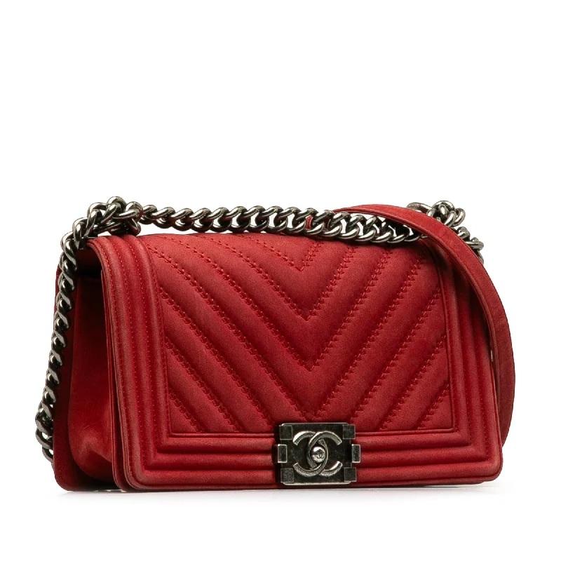 Chanel Chain Strap Handbag for Everyday UseChanel Medium Chevron Boy Flap (DjHgv9)