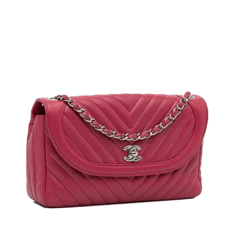 Chanel bags with adjustable chain strapsChanel Medium Chevron Single Flap (4CNJVH)