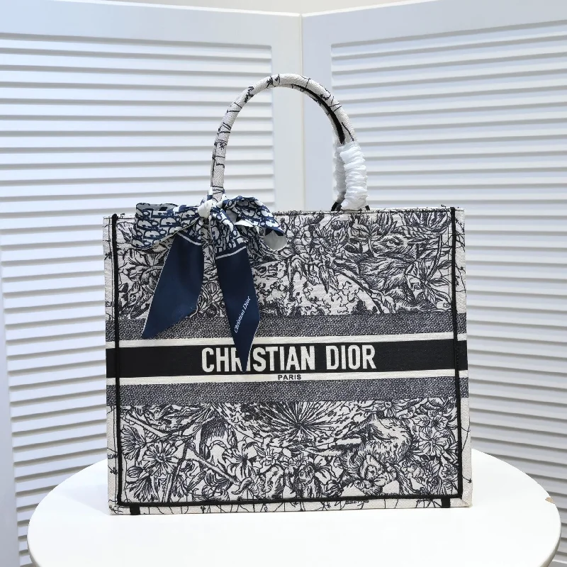 Stylish Christian Dior shoulder bags with a tassel - adorned zipperEN - New Arrival Bags Christian Dior 291