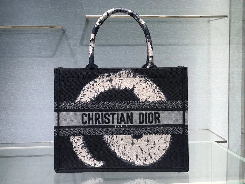 Stylish Christian Dior shoulder bags with a tassel - adorned zipperEN - New Lux Bags Christian Dior 334