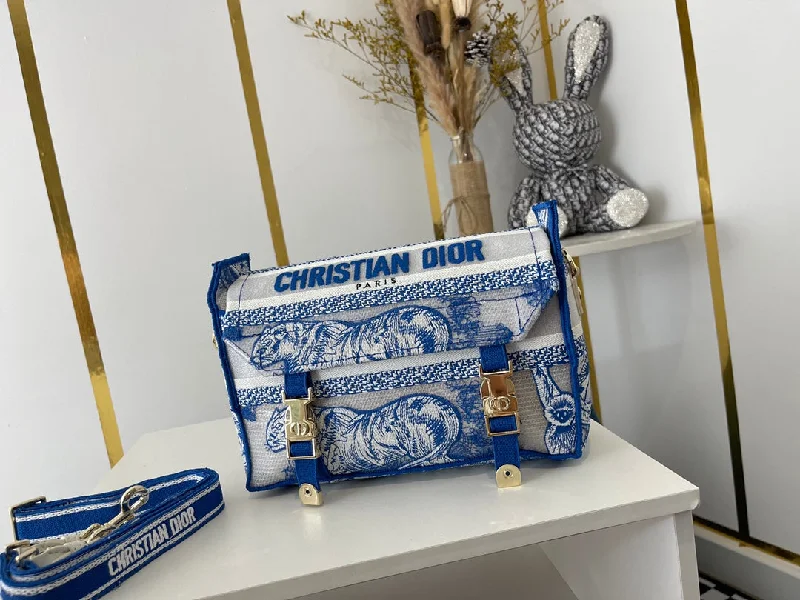 Christian Dior Saddle bags with a patent leather finish for a shiny lookEN - New Lux Bags Christian Dior 336